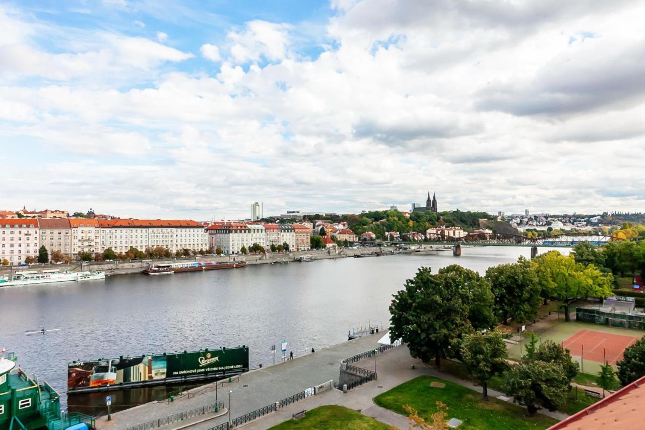 Attic Apartment On Waterfront / View / Netflix Praga Exterior foto